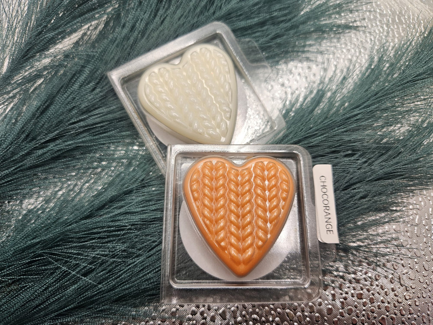 5 Scent Wax Melts – Surprise Yourself with 5 Unique Wool Heart Clamshells